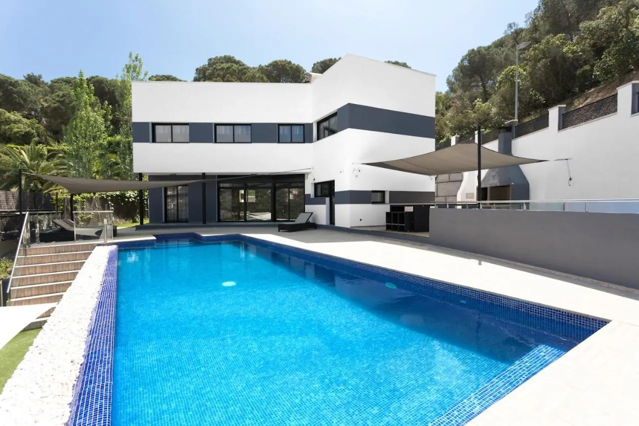 Villa Lloret: Beachside Retreat with Private Pool and Garden Lloret de Mar 0*,