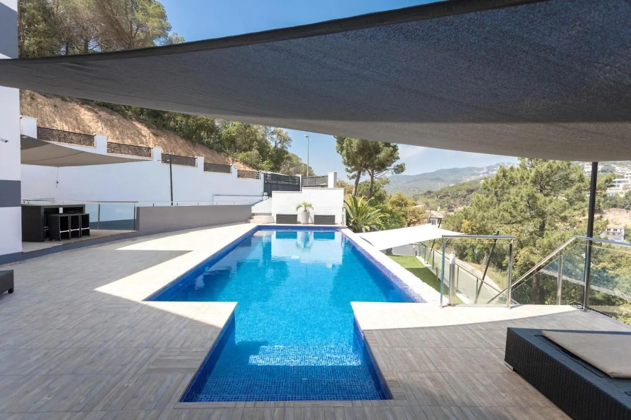 Villa Lloret: Beachside Retreat with Private Pool and Garden Lloret de Mar