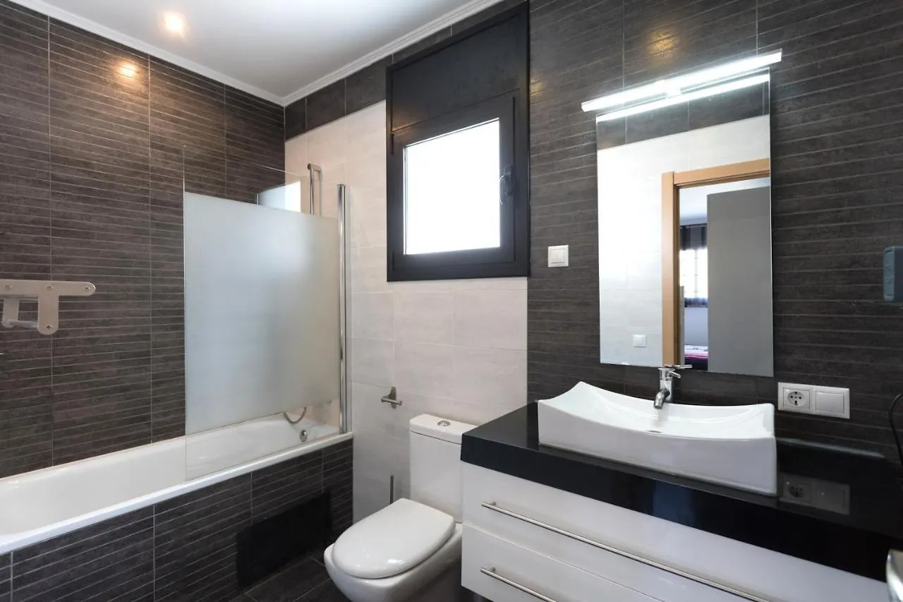 Villa Lloret: Beachside Retreat with Private Pool and Garden Lloret de Mar