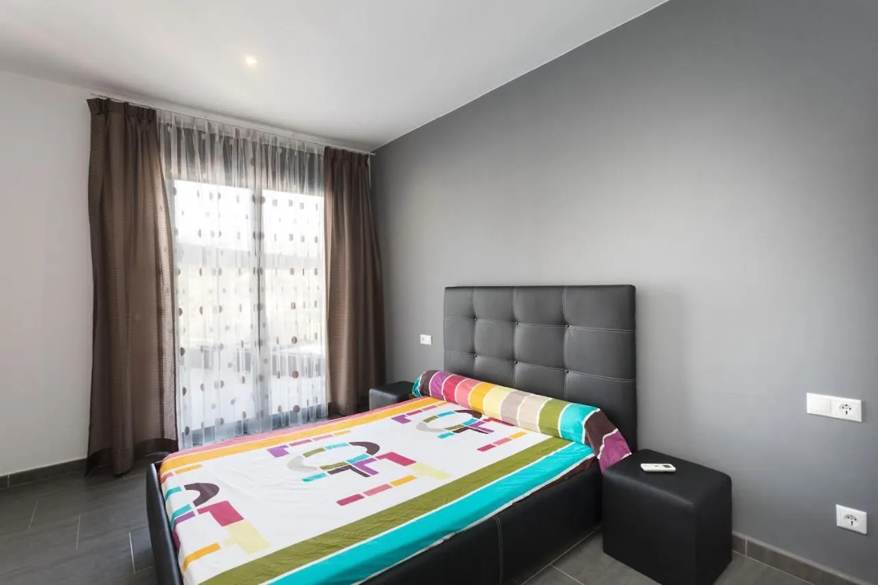 Villa Lloret: Beachside Retreat with Private Pool and Garden Lloret de Mar
