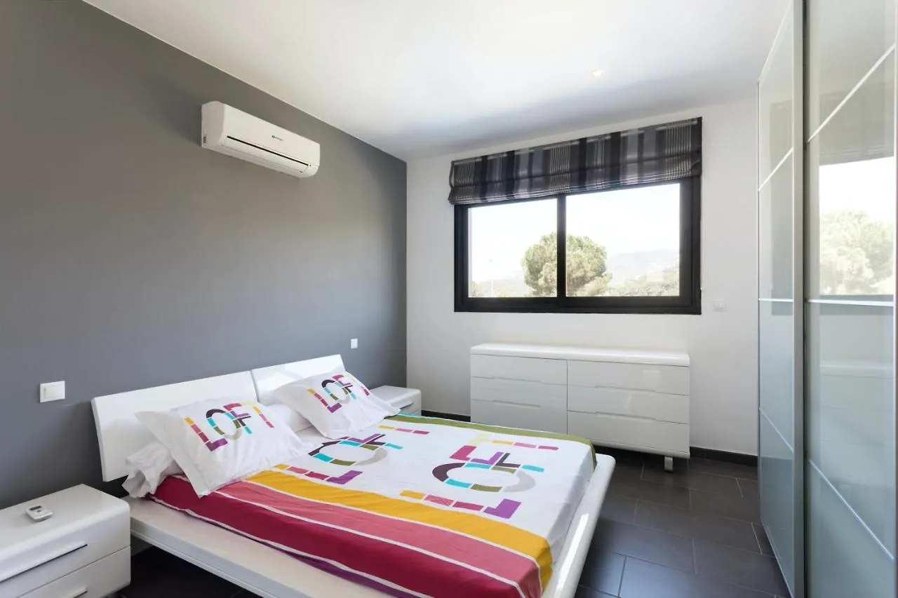 Villa Lloret: Beachside Retreat with Private Pool and Garden Lloret de Mar