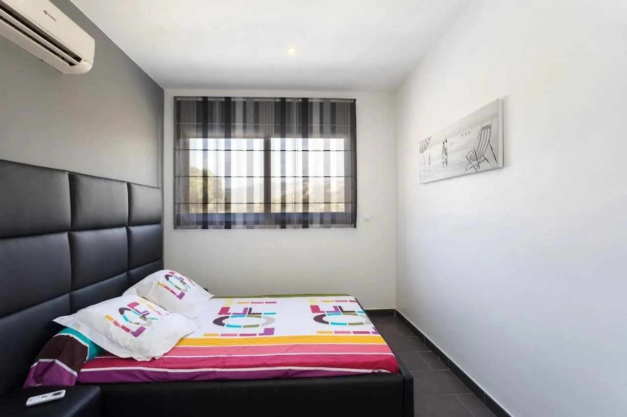 Villa Lloret: Beachside Retreat with Private Pool and Garden Lloret de Mar