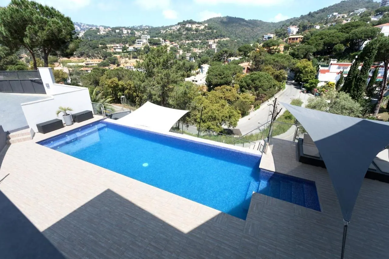 Villa Lloret: Beachside Retreat with Private Pool and Garden Lloret de Mar 0*,