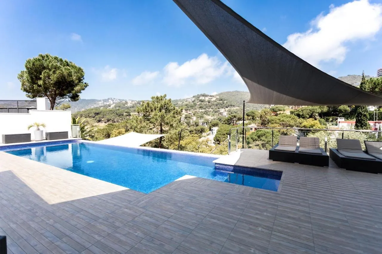 Villa Lloret: Beachside Retreat with Private Pool and Garden Lloret de Mar
