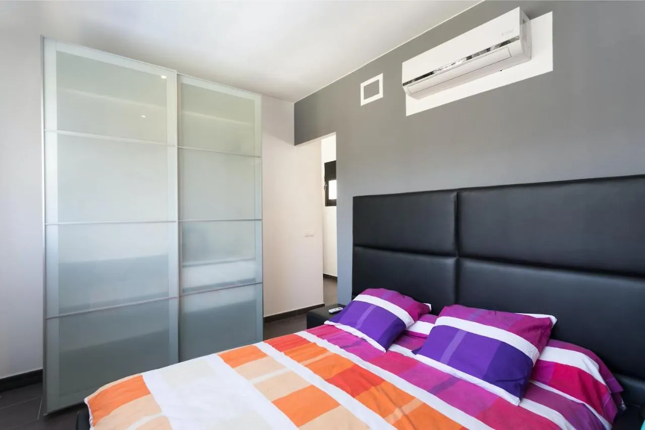 Villa Lloret: Beachside Retreat with Private Pool and Garden Lloret de Mar