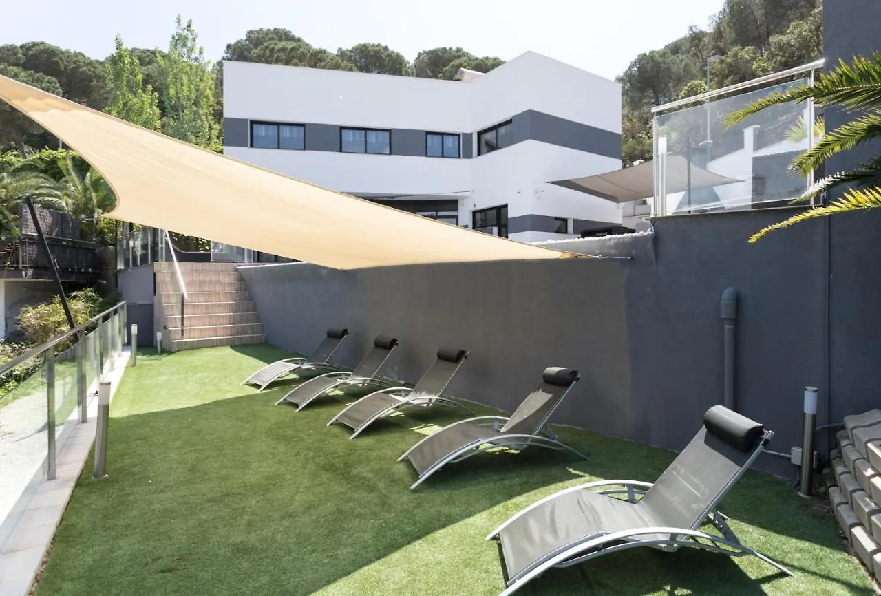 Villa Lloret: Beachside Retreat with Private Pool and Garden Lloret de Mar